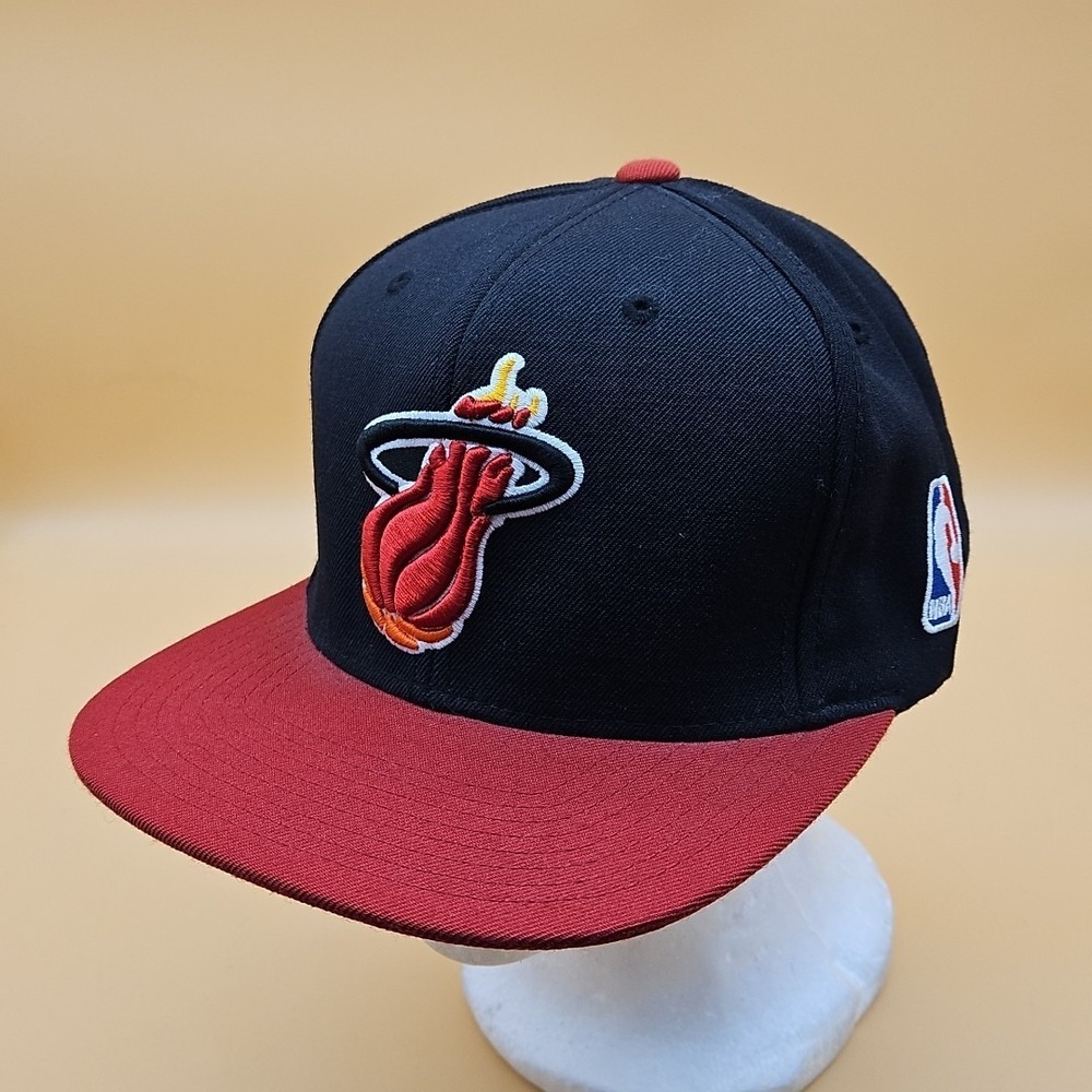 Miami Heat Hat Cap Mitchell & Ness Snapback Hardwood Classics One Size Black Red